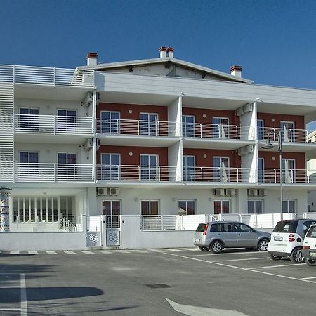 Case Vacanze Blue Bay Resort Roseto Degli Abruzzi Exterior foto