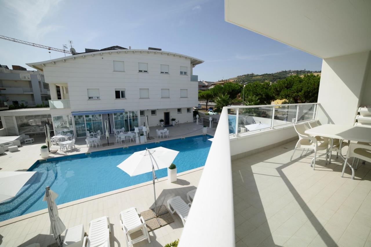 Case Vacanze Blue Bay Resort Roseto Degli Abruzzi Exterior foto