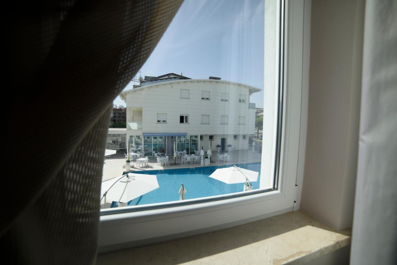 Case Vacanze Blue Bay Resort Roseto Degli Abruzzi Exterior foto