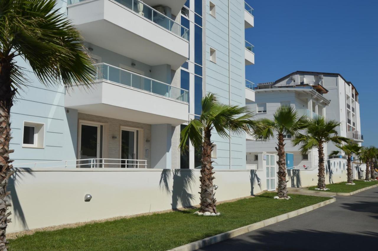 Case Vacanze Blue Bay Resort Roseto Degli Abruzzi Exterior foto