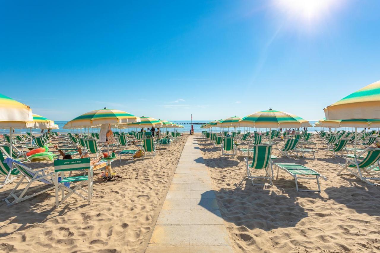 Case Vacanze Blue Bay Resort Roseto Degli Abruzzi Exterior foto