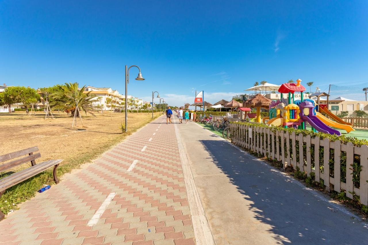 Case Vacanze Blue Bay Resort Roseto Degli Abruzzi Exterior foto