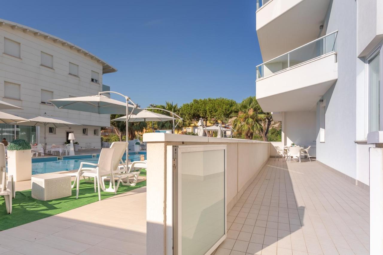 Case Vacanze Blue Bay Resort Roseto Degli Abruzzi Exterior foto