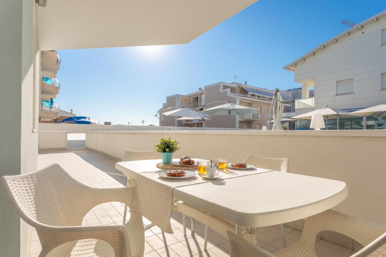 Case Vacanze Blue Bay Resort Roseto Degli Abruzzi Exterior foto