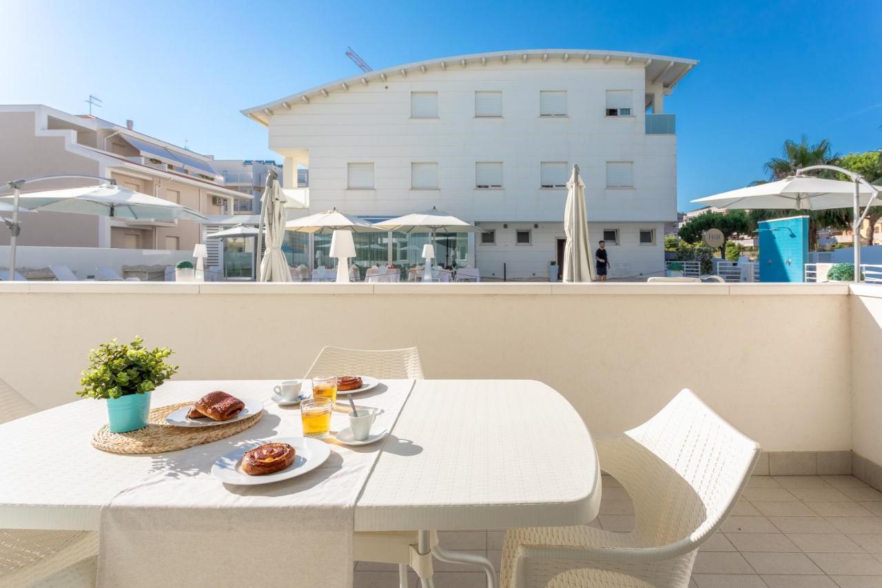Case Vacanze Blue Bay Resort Roseto Degli Abruzzi Exterior foto