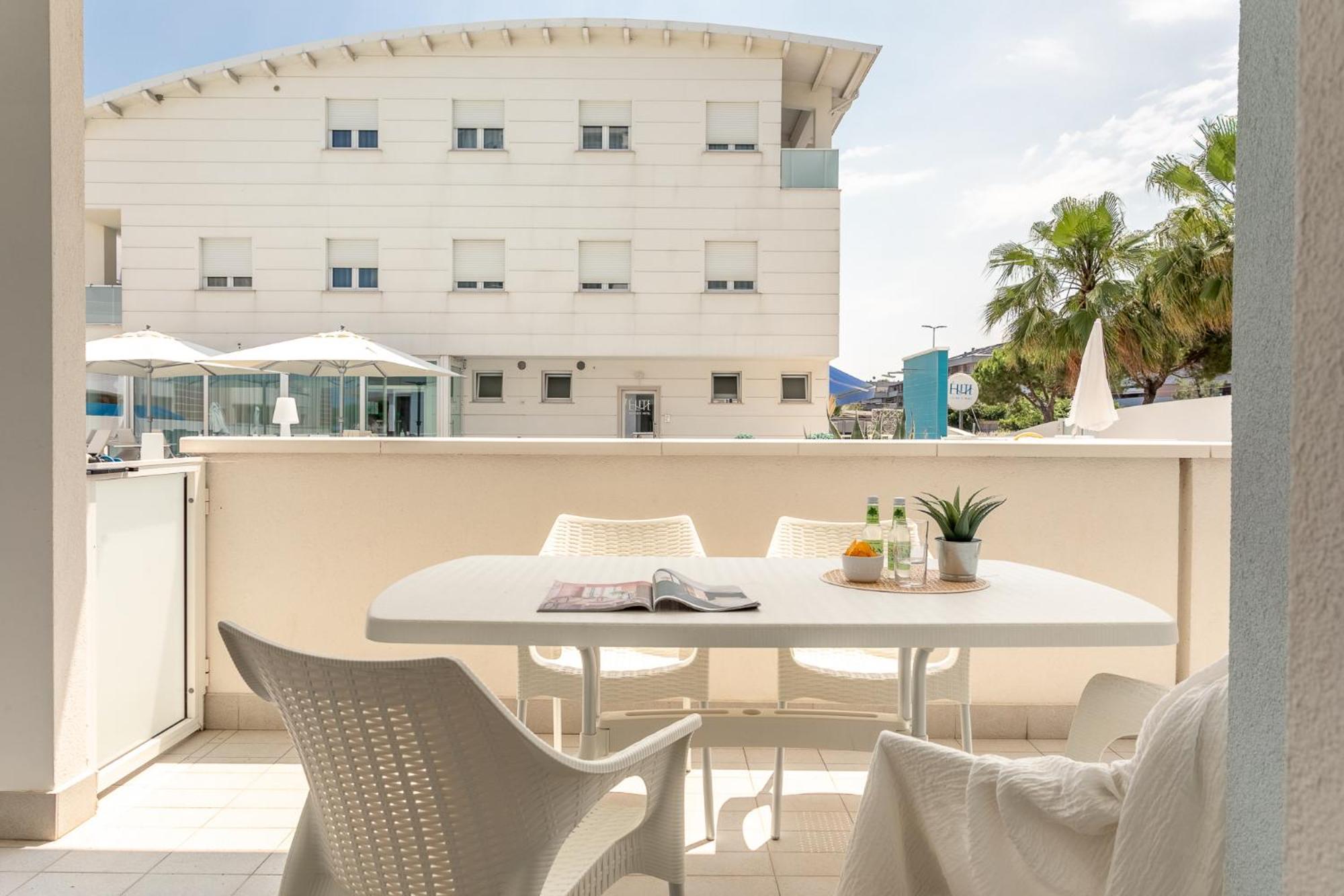Case Vacanze Blue Bay Resort Roseto Degli Abruzzi Exterior foto