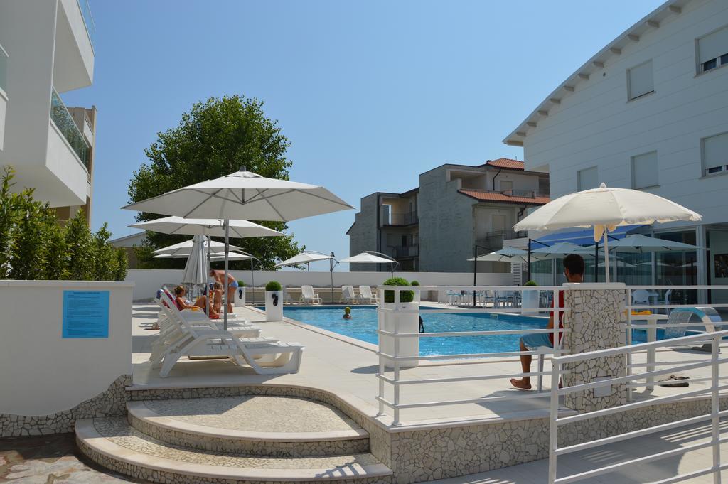 Case Vacanze Blue Bay Resort Roseto Degli Abruzzi Exterior foto