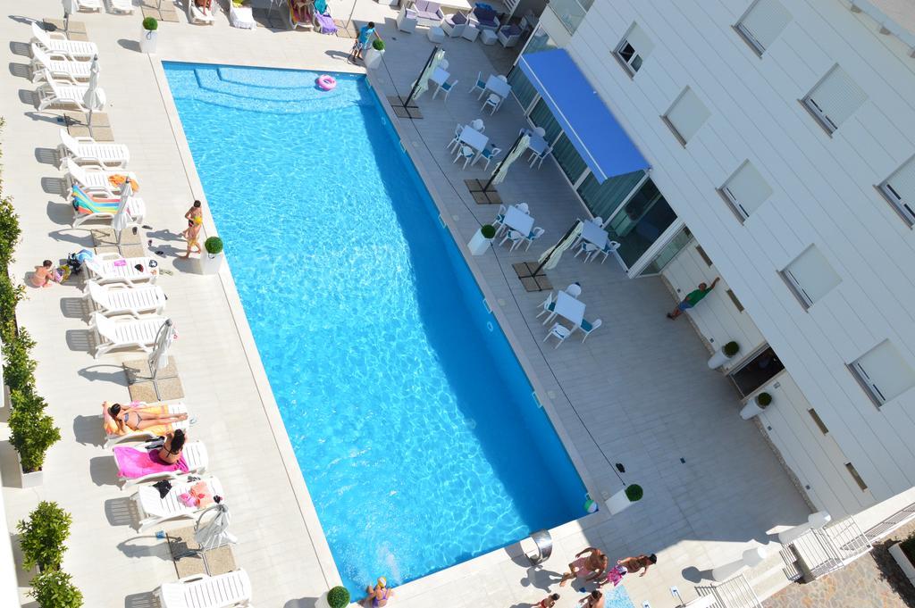 Case Vacanze Blue Bay Resort Roseto Degli Abruzzi Exterior foto