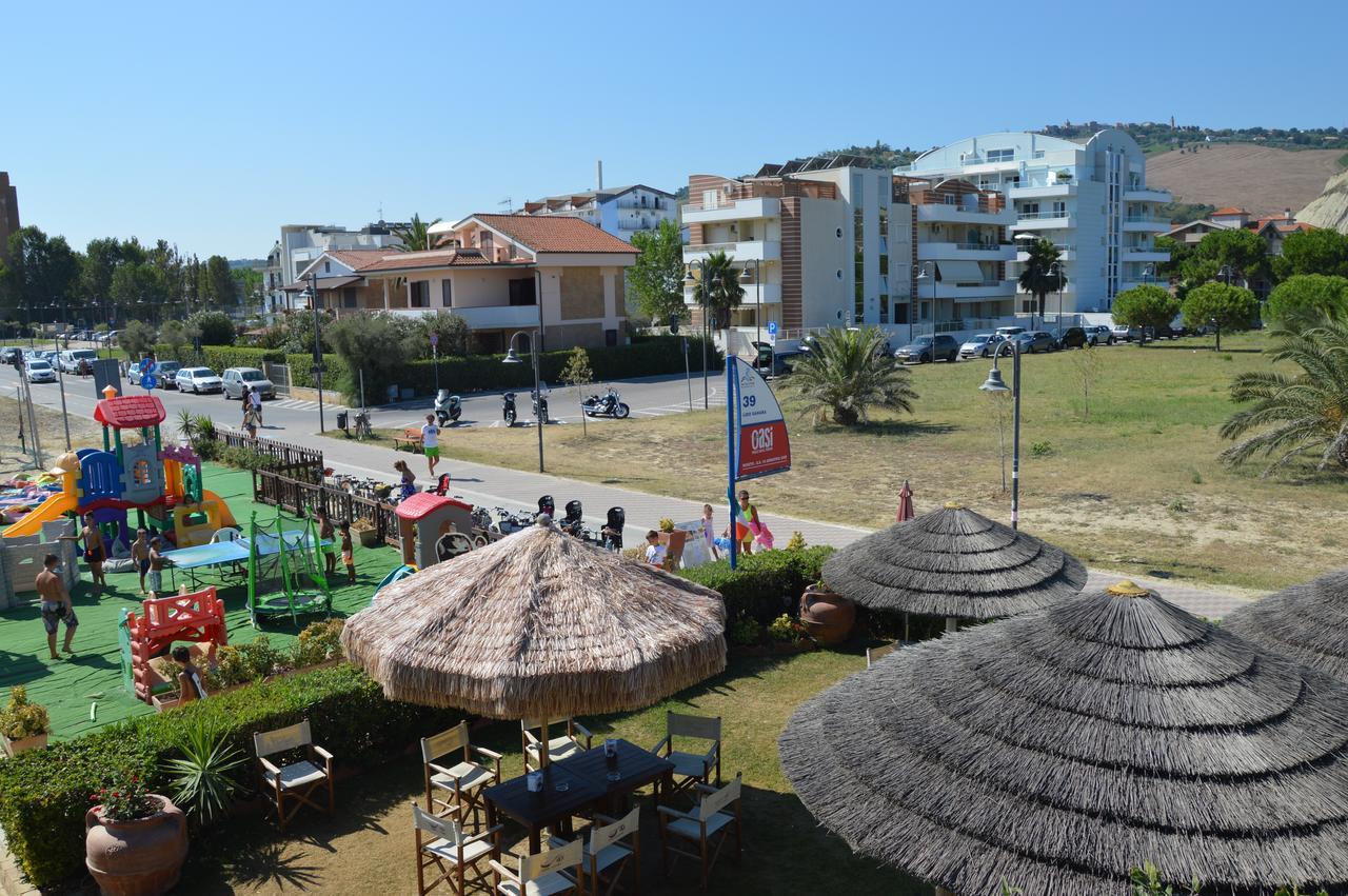 Case Vacanze Blue Bay Resort Roseto Degli Abruzzi Exterior foto